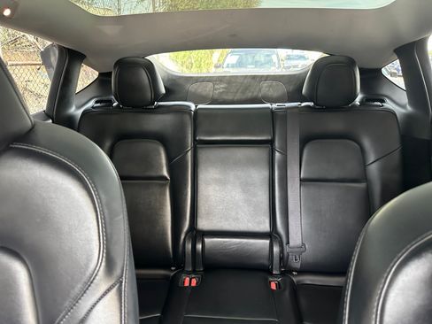 Used 2024 Tesla Model Y 2WD image 23