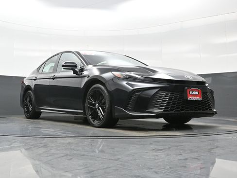 Used 2025 Toyota Camry SE image 24