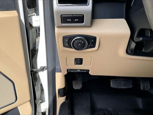 Used 2020 Ford F250 Lariat w/ Lariat Value Package image 31