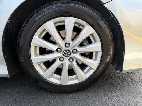 Used 2018 Toyota Camry LE FWD image 13