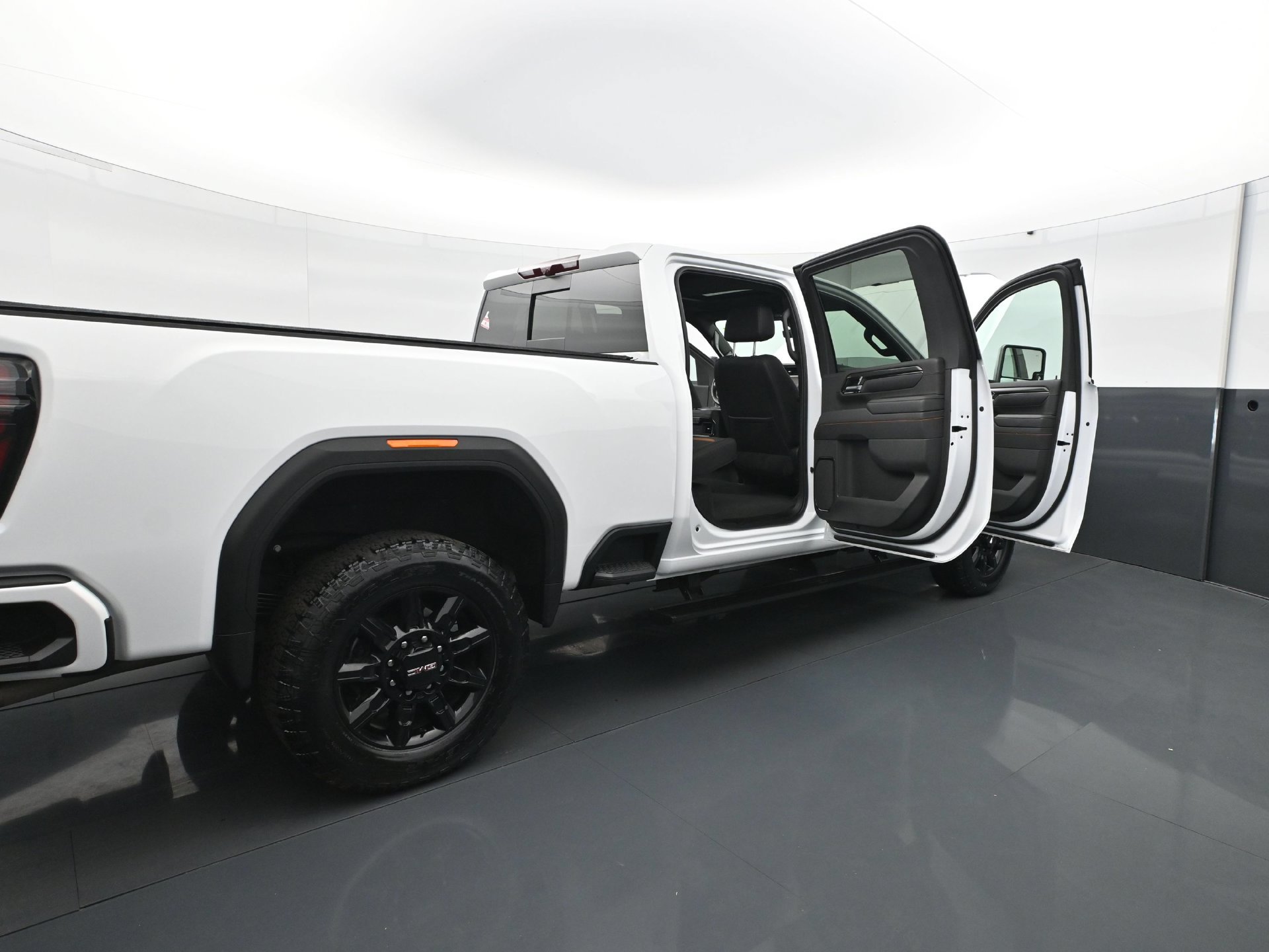Used 2026 GMC Sierra 3500 AT4 w/ AT4 Premium Plus Package AWD/4WD image 33