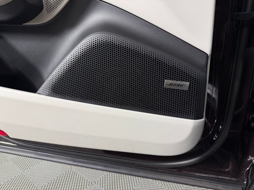 Certified 2025 Porsche Macan 4S Electric AWD/4WD image 21
