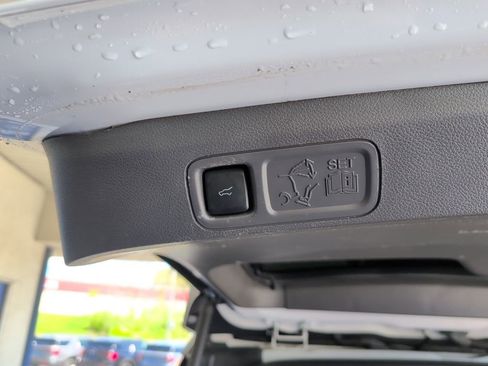 Used 2019 Ford Expedition XLT w/ Equipment Group 202A AWD/4WD image 28