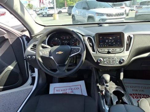 Used 2025 Chevrolet Malibu LT image 12