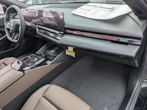 New 2026 BMW 530i xDrive w/ M Sport Package image 25