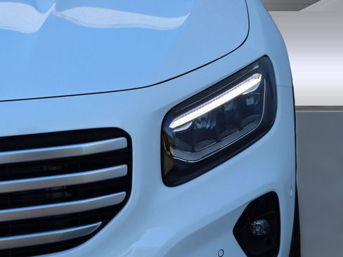 Used 2025 Mercedes-Benz GLB 250 image 9