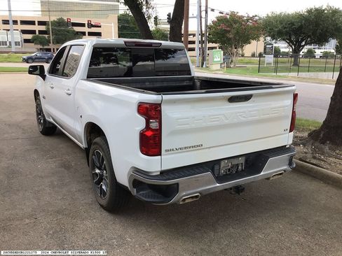 Used 2024 Chevrolet Silverado 1500 LT AWD/4WD image 4