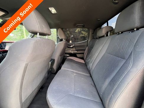 Used 2018 Toyota Tacoma TRD Off-Road AWD/4WD image 5