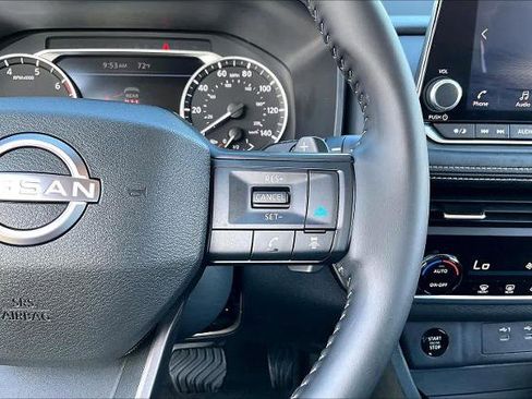 Certified 2025 Nissan Rogue SV image 25