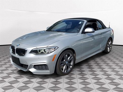 Used 2016 BMW M235i Convertible image 3