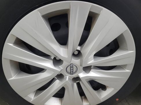 Used 2024 Nissan Sentra S FWD image 31
