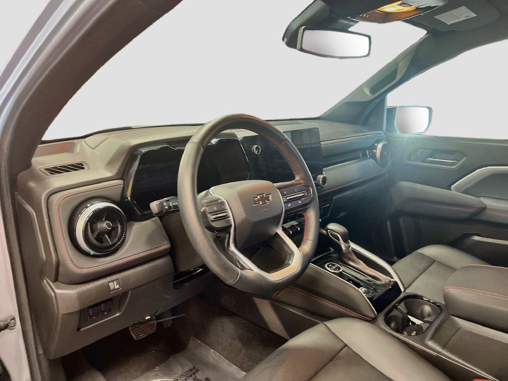 Used 2025 Chevrolet Colorado Z71 w/ Z71 Convenience Package 2 AWD/4WD image 9
