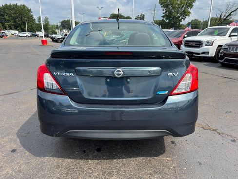 Used 2015 Nissan Versa SV FWD image 4