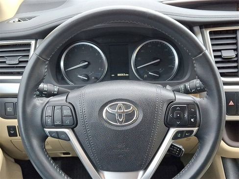 Used 2019 Toyota Highlander Limited image 21