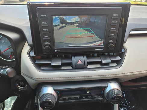 Used 2021 Toyota RAV4 XLE FWD image 14