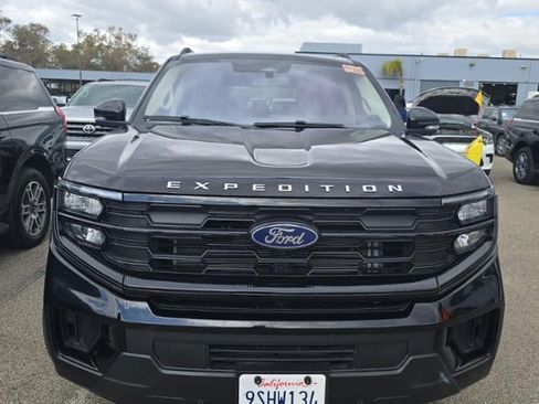 Used 2025 Ford Expedition Max Active RWD image 2