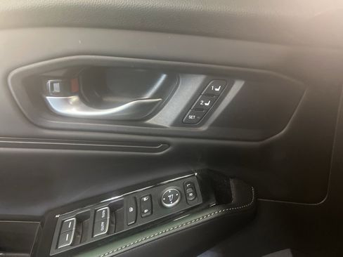 Used 2023 Honda Accord Touring image 2