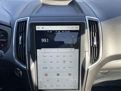 Used 2024 Ford Edge Titanium image 27