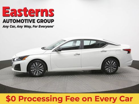 Used 2025 Nissan Altima 2.5 SV FWD image 58