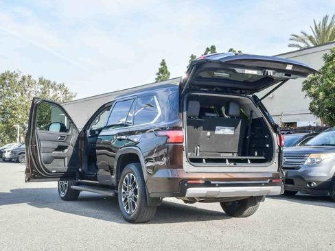 Used 2023 Toyota Sequoia Limited image 33