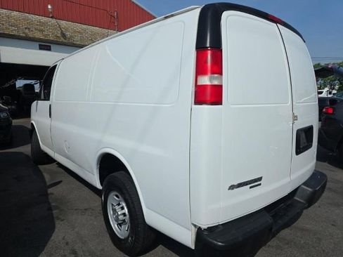 Used 2014 Chevrolet Express 2500 RWD image 2