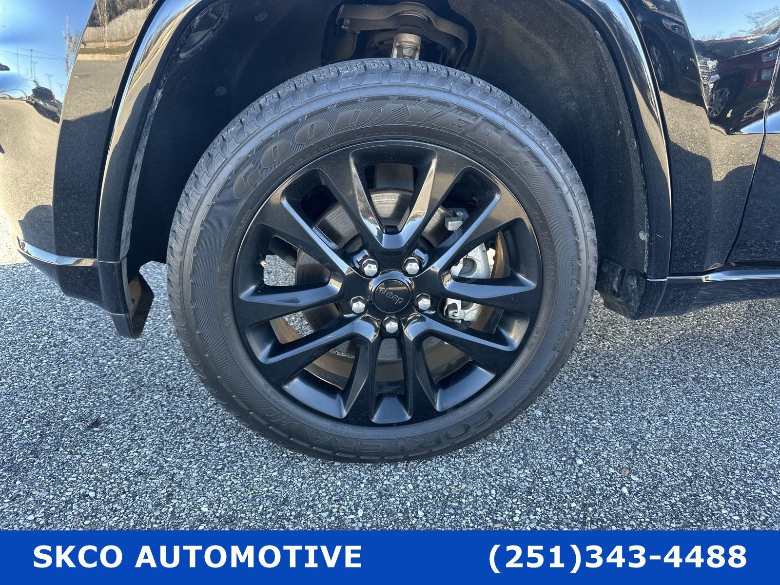 Used 2022 Jeep Grand Cherokee Laredo X AWD/4WD image 9
