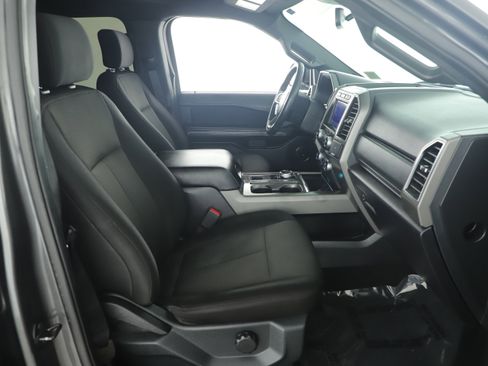 Used 2020 Ford Expedition XLT image 15
