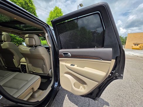 Used 2018 Jeep Grand Cherokee Overland RWD image 33