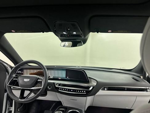 Certified 2024 Cadillac Lyriq Luxury AWD/4WD image 21