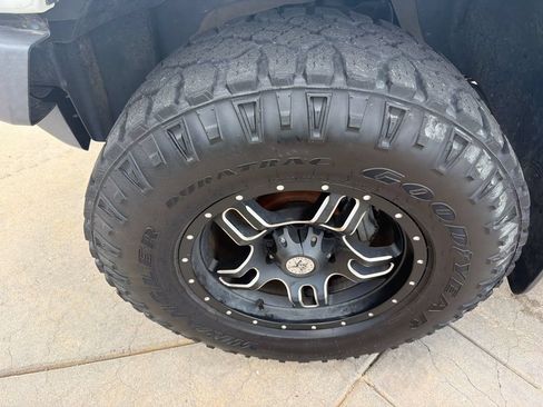 Used 2006 HUMMER H3 w/ Chrome Appearance Package AWD/4WD image 11
