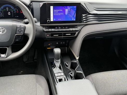 Used 2025 Toyota Camry LE FWD image 17
