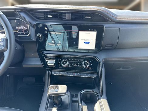 Certified 2024 GMC Sierra 1500 AT4 w/ AT4 Premium Package AWD/4WD image 8