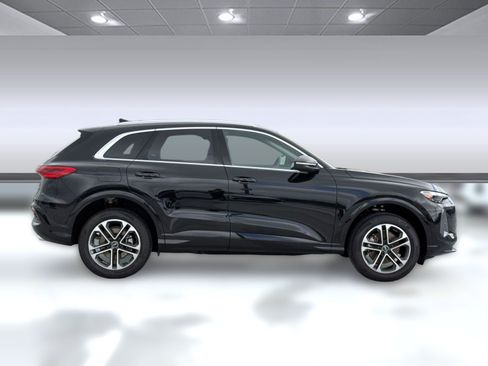 Used 2025 Audi Q5 Premium w/ Convenience Package AWD/4WD image 8
