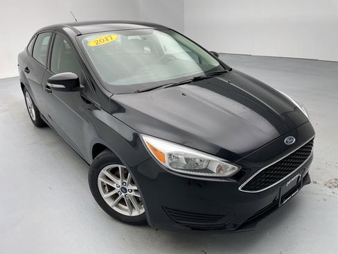 Used 2017 Ford Focus SE image 3