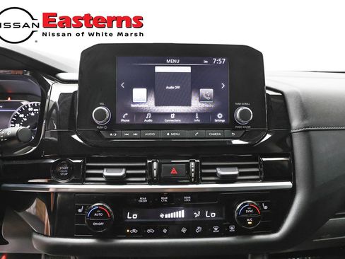 Used 2025 Nissan Pathfinder SV FWD image 12