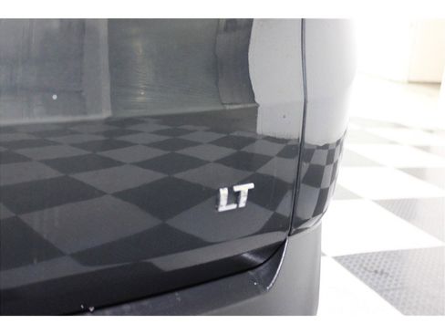 Used 2021 Chevrolet Traverse LT image 19