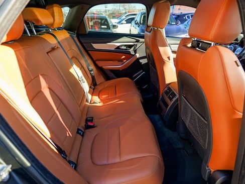 Used 2023 Jaguar F-PACE R-Dynamic S image 32