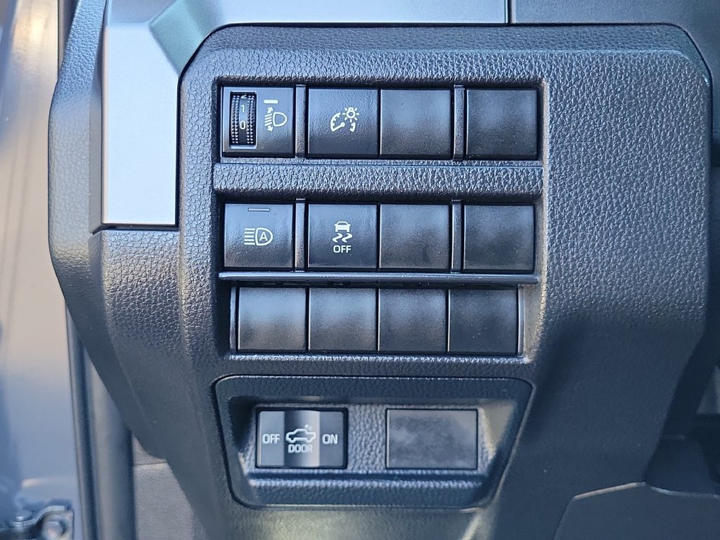Used 2025 Toyota Tacoma SR5 AWD/4WD image 25