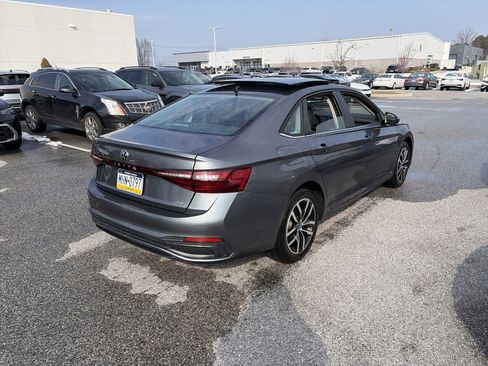 New 2025 Volkswagen Jetta SE image 4