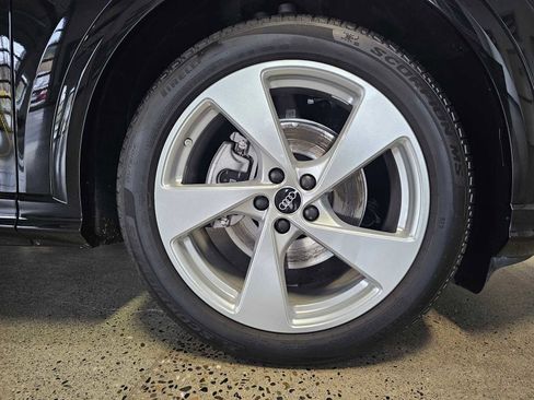 Used 2025 Audi Q5 Prestige image 9