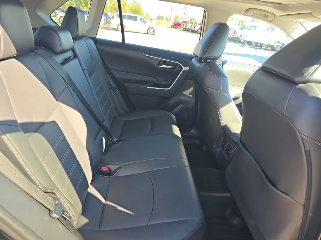 Used 2021 Toyota RAV4 XLE Premium AWD/4WD image 18