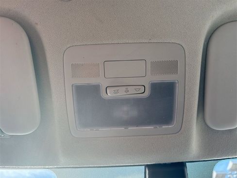 Used 2024 Hyundai Venue SE image 19