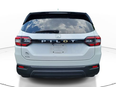 Used 2024 Honda Pilot LX image 4
