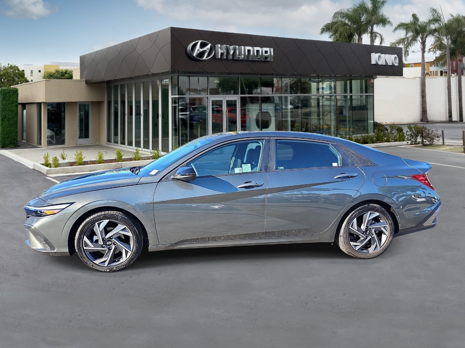 Certified 2025 Hyundai Elantra Sport FWD image 6
