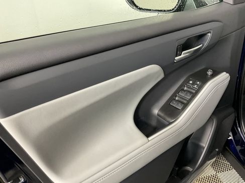New 2026 Toyota Highlander XLE AWD/4WD image 16