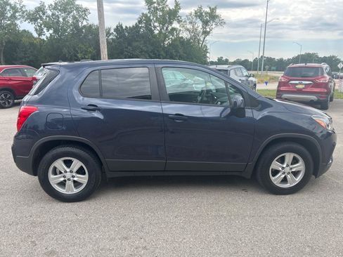 Used 2019 Chevrolet Trax LS w/ Tint and Cruise Package FWD image 4