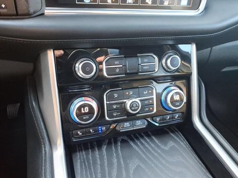 Used 2024 GMC Yukon XL Denali AWD/4WD image 26