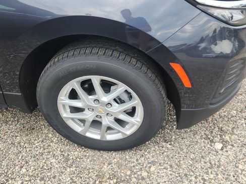 Used 2022 Chevrolet Equinox LS AWD/4WD image 2
