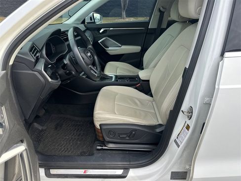 Used 2022 Audi Q3 2.0T Premium w/ Convenience Package image 3