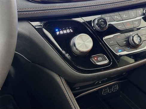 Used 2024 Chrysler Pacifica Pinnacle w/ Trailer Tow Group AWD/4WD image 15